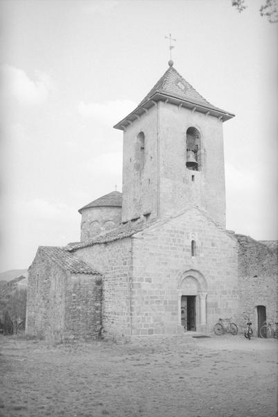 Vue d'ensemble avec le clocher du 19e siècle supprimé en 1981.