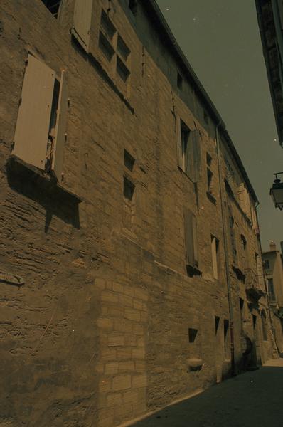 Façade arrière sur la rue Entre les tours.