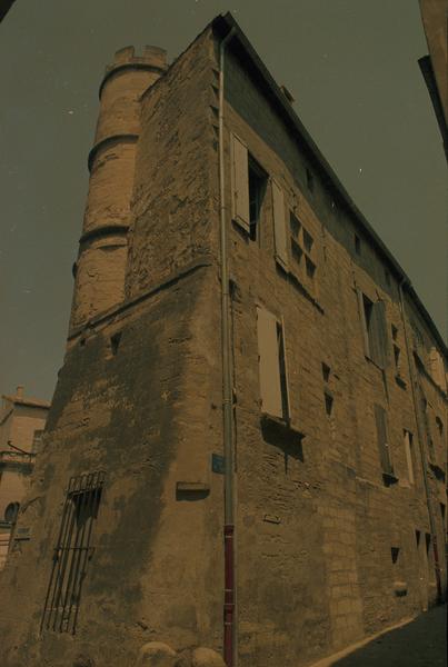 Façade arrière sur la rue Entre les tours.