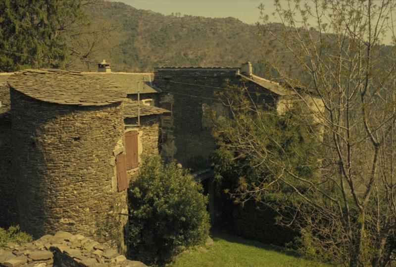 Côté sud avec la tour sud-ouest.