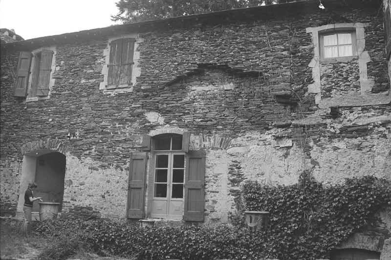 Façade donnant sur cour intérieure.