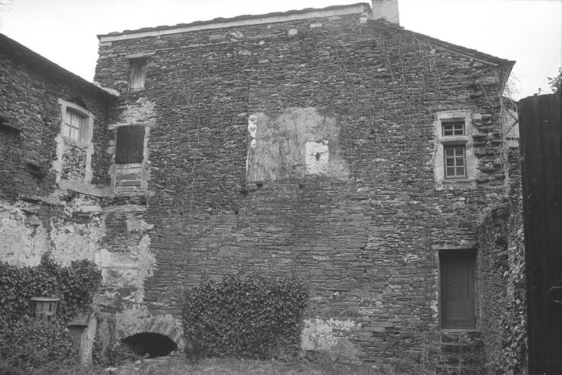 Façade donnant sur cour intérieure.