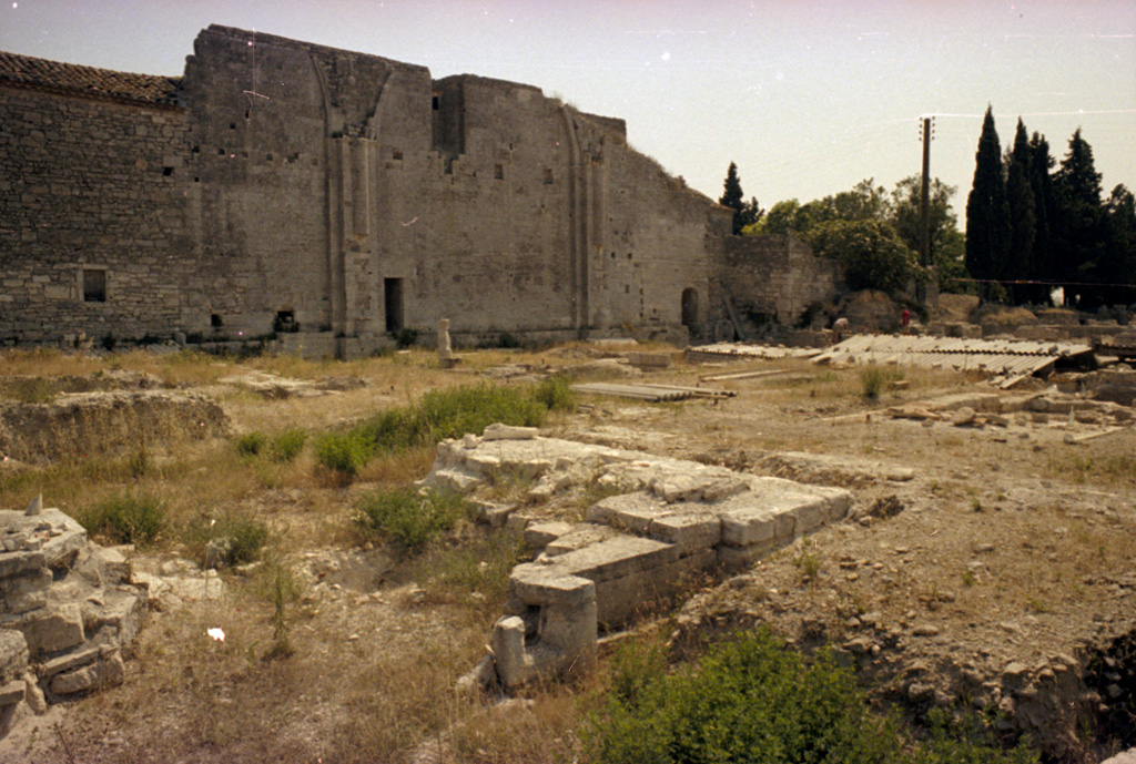 Vestiges, élévation intérieure sud de l'église.