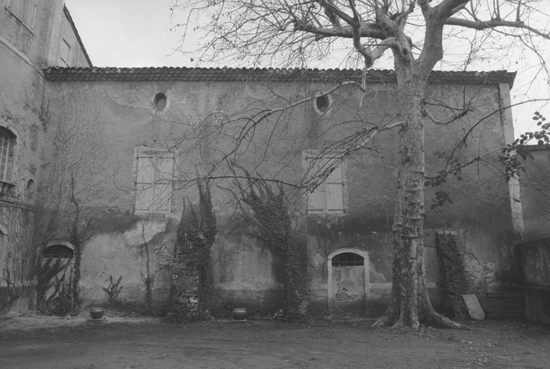 Façades sur cour, aile côté église.