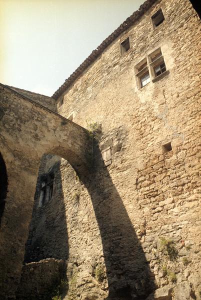 Cour intérieure, mur nord.