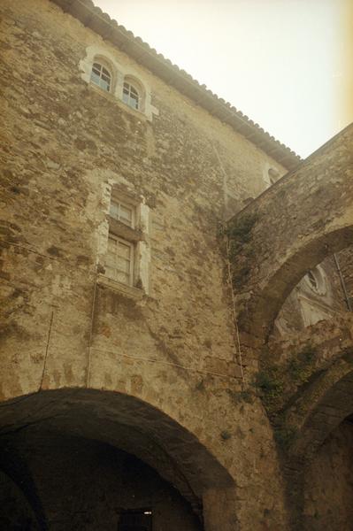 Cour intérieure, mur sud.