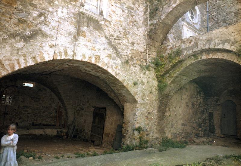 Cour intérieure, mur sud.