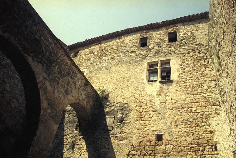 Cour intérieure, mur nord.