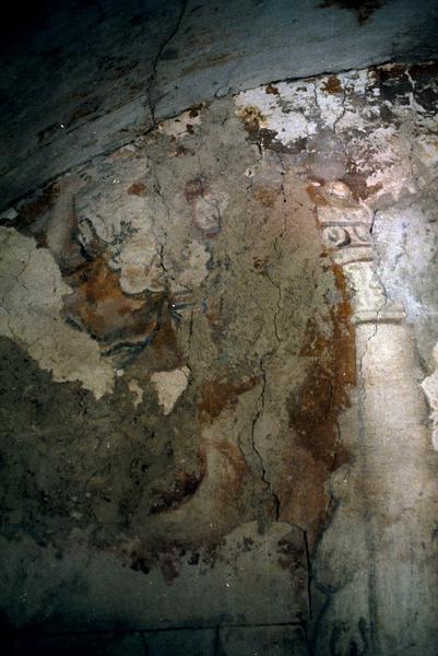 Intérieur ; pièce dite chapelle ; vestiges de peintures murales.