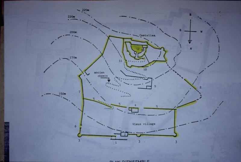 Plan d'ensemble du castellas et du bourg issu de l'étude d'Emmanuel Bazin de 1974.