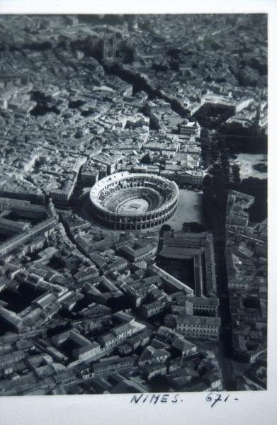 Vue aérienne 1948, collection Henrard du musée archéologique de Nîmes.