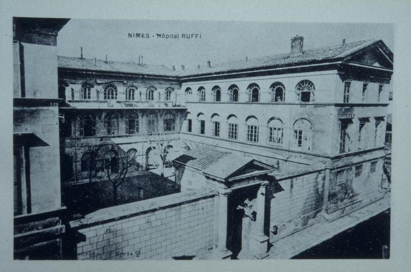 Carte postale ancienne de l'actuelle CCI, collection du musée archéologique de Nîmes.