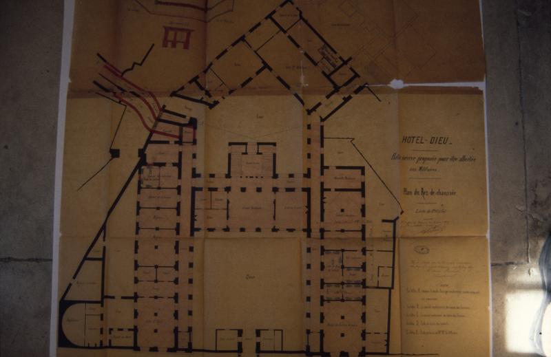 Dessin par Granon en 1877.Plan rez-de-chaussée, archives départementales B92.