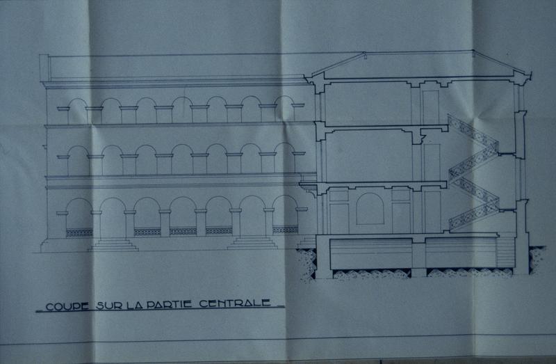 Coupe sur la partie centrale.