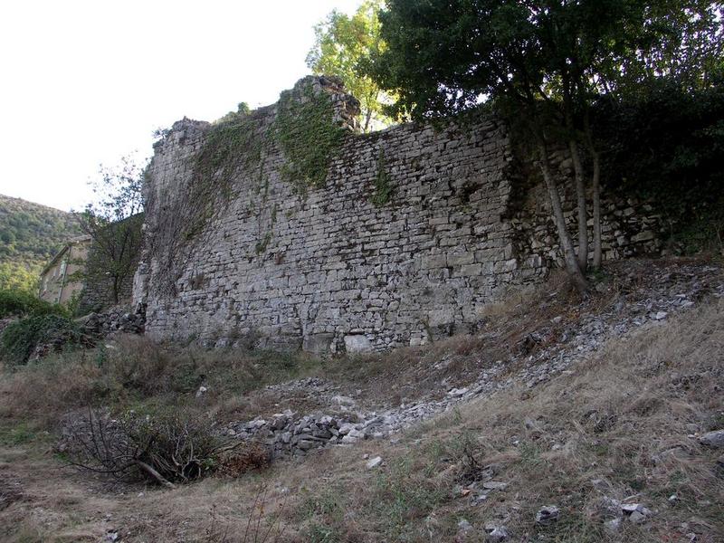 Mur nord-est de l'enceinte.