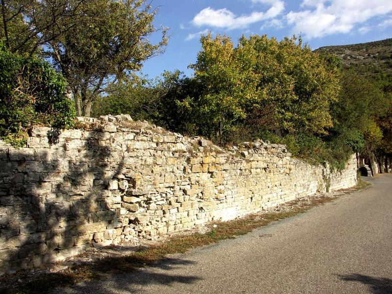 Mur sud-ouest de l'enceinte.