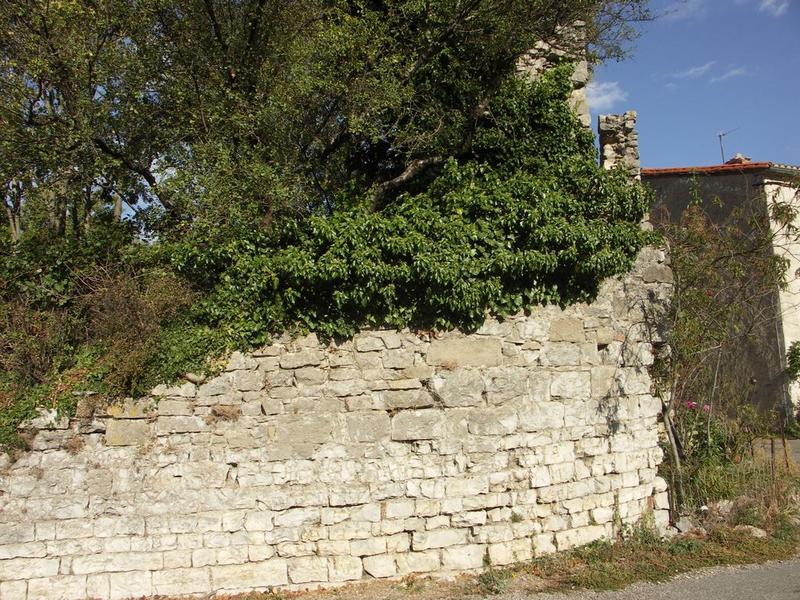 Mur sud-ouest de l'enceinte.