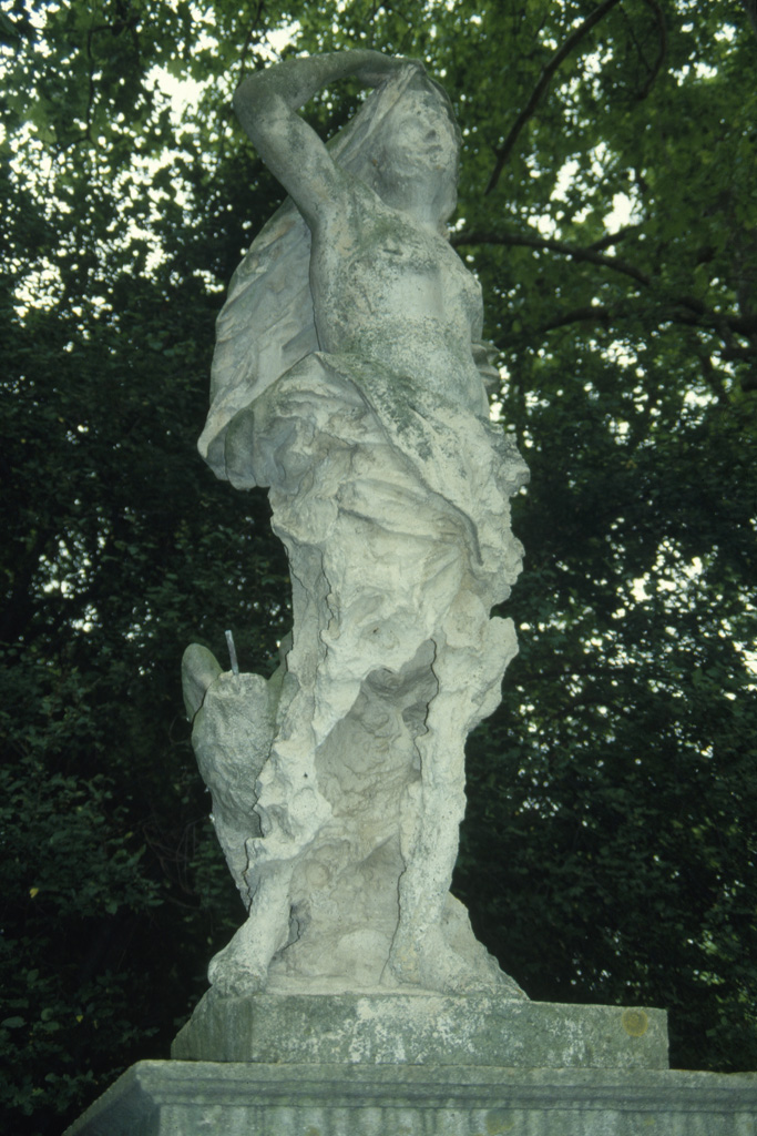 Jardin. Statue.