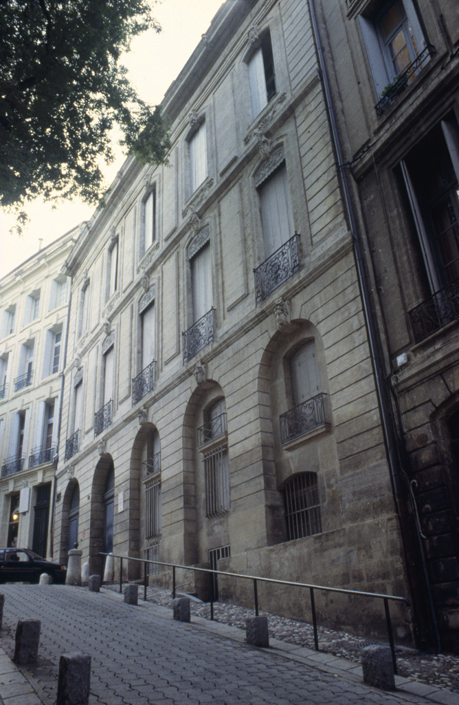 Façade sur rue.