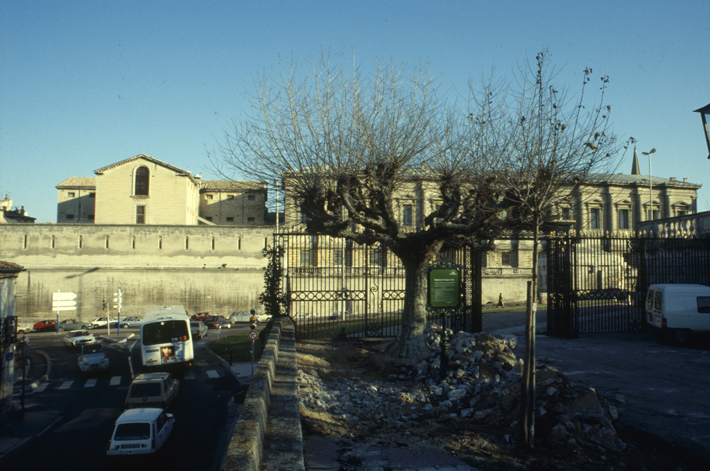 Vue des prisons et du palais de justice depuis le Peyrou.