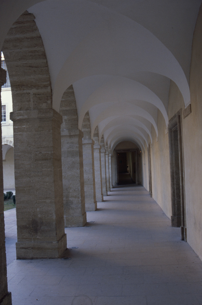 Cloître. Galerie.