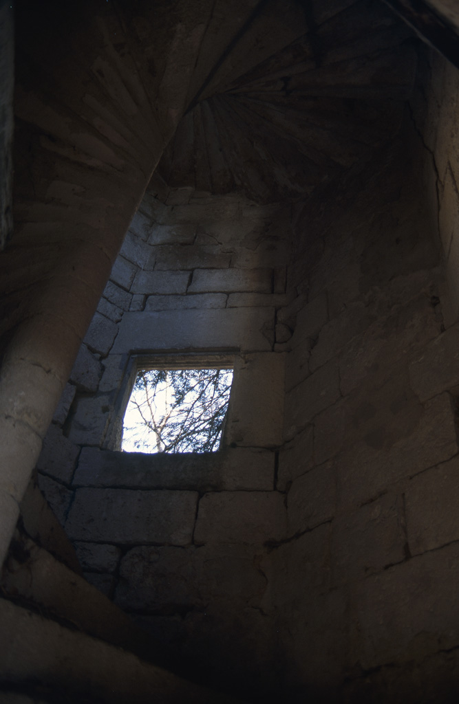 Intérieur. Escalier en vis.