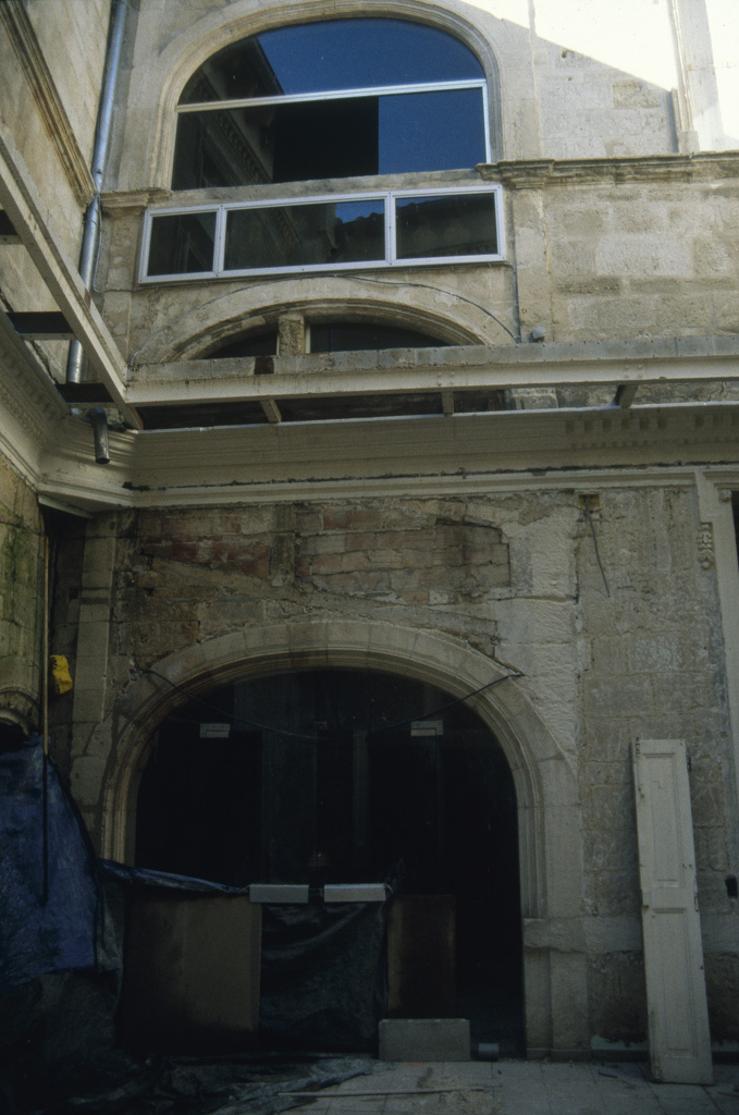 Façade sur cour pendant travaux (décembre 1999).