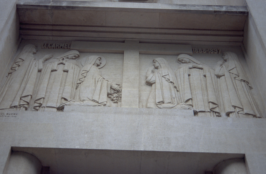 Extérieur. Bas-relief de la façade.