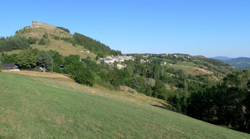 Vue générale du bourg depuis l'ouest.