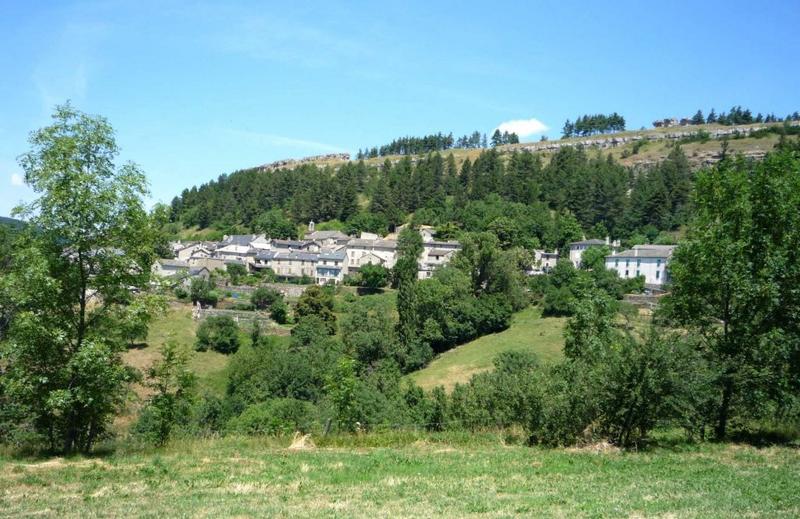 Vue générale du bourg depuis le sud.