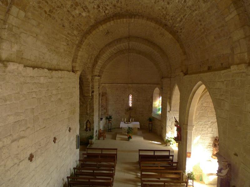 Vue intérieure vers le choeur, prise depuis la tribune.