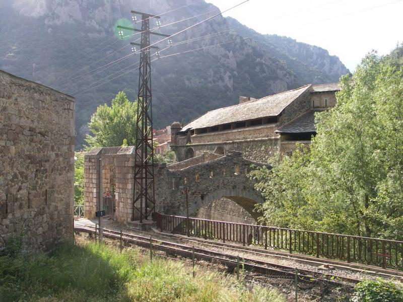 Réduit 13 : entre le réduit et le pont Saint-Pierre, on a construit la voie ferrée.