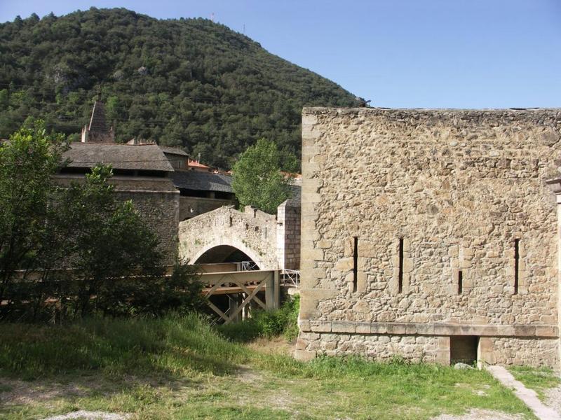 Réduit 13 et le pont Saint-Pierre, qui enjambe la Têt et permet l'entrée dans la place forte.