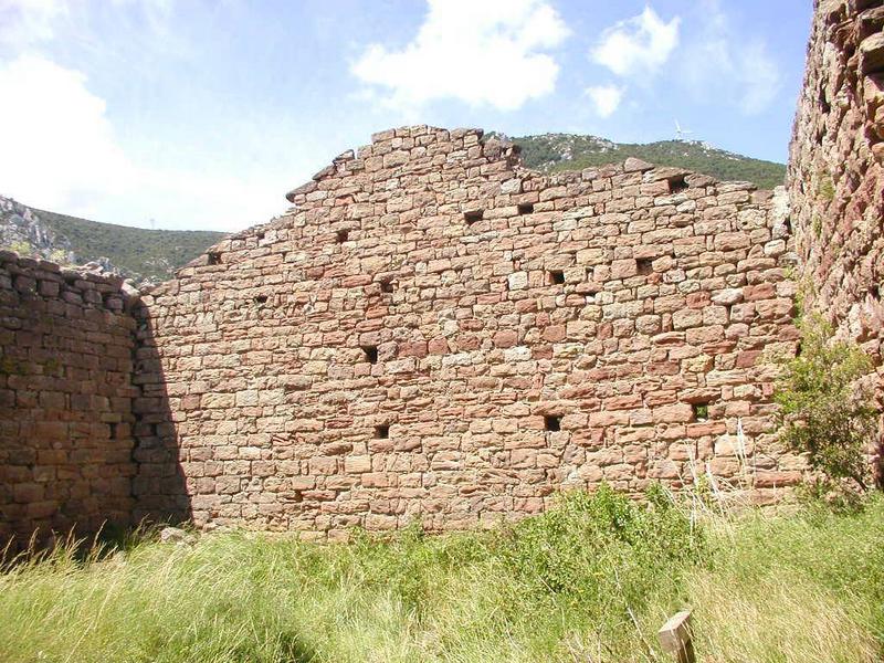 Mur ouest de la partie effondrée de la nef.