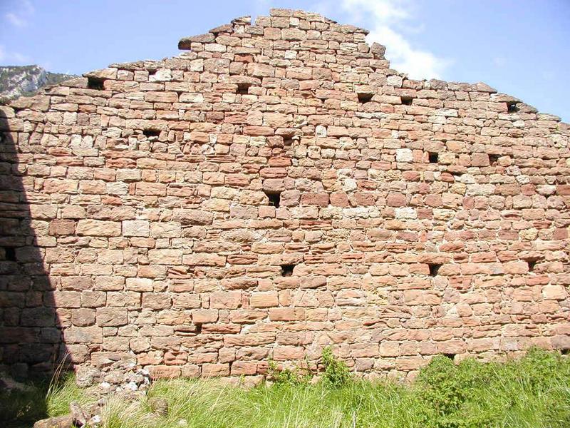 Mur ouest de la partie effondrée de la nef.