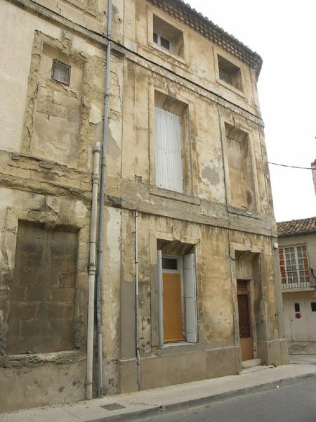 Façade arrière et entrée de la parcelle 127.