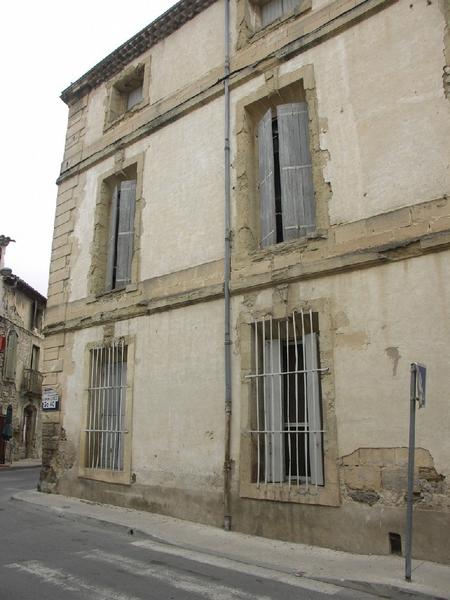 Façade arrière, côté grand'rue.