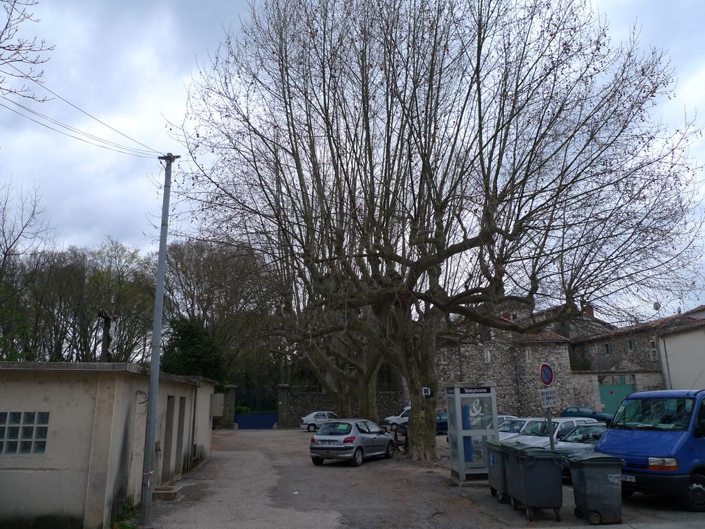 place du Christ, vue générale du château du nord.