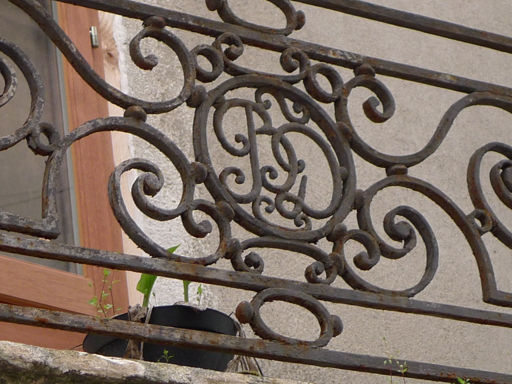 grille d'appui au chiffre du propriétaire, détail.