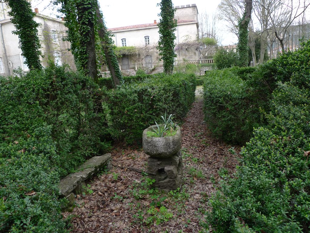 Parc, labyrinthe de buis, salon de verdure.