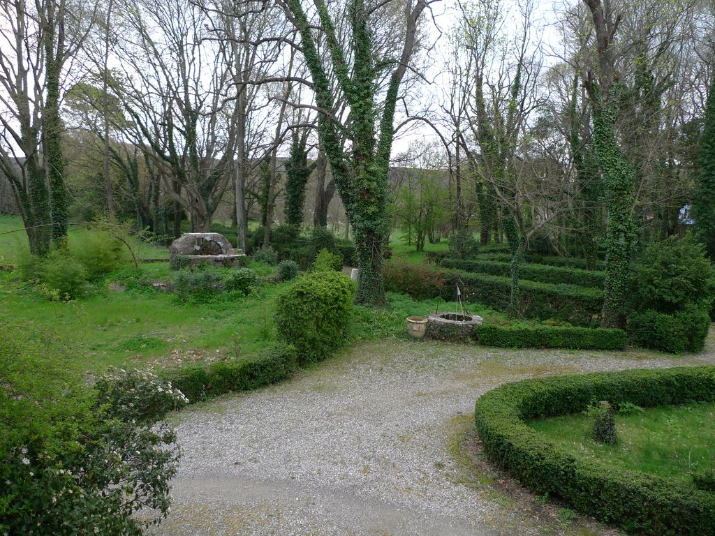 Parc, jardin avec noria.