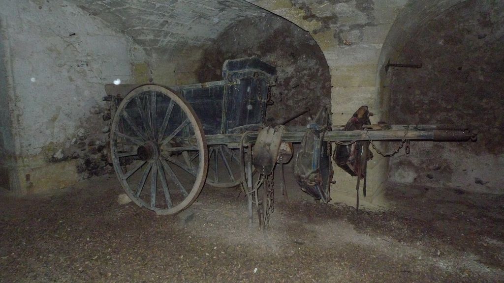 Ecuries. Voiture à cheval.