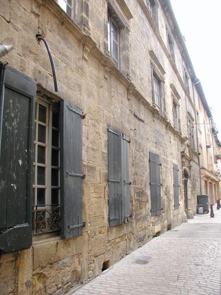 Façade sur rue vue depuis l'Est.