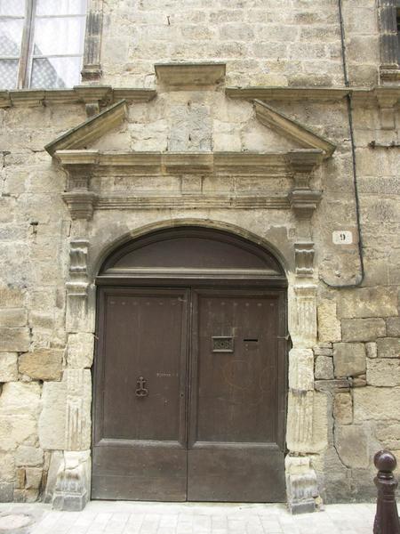 Façade sur rue : entrée ouest.