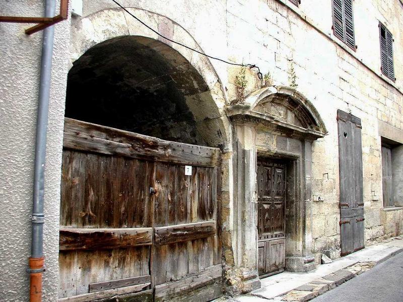 Façade : entrées.