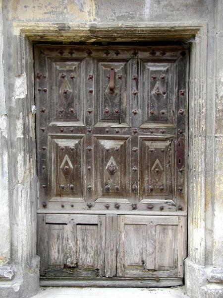 Façade : porte, menuiserie.