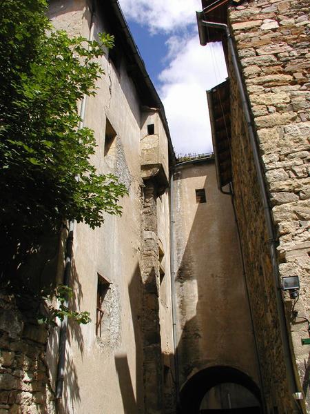 Façade sur cour : rue latérale.