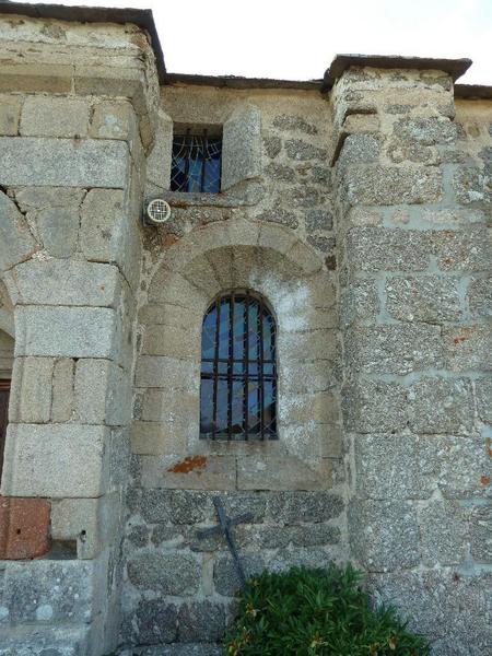 Façade sud : détail d'une baie.