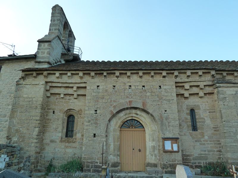 Côté sud de l’église, depuis le cimetière.