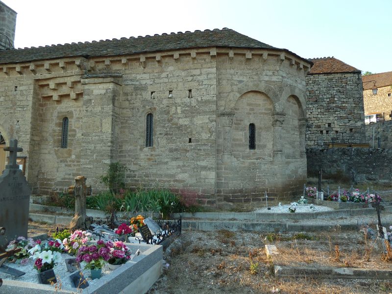 Côté sud de l’église, vers le chevet.